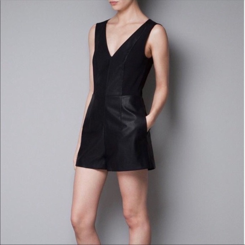 Trafaluc ZARA XS Super cute leather/black sleeveless jumper
